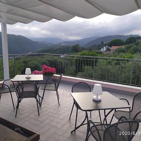 La Vie Est Belle Bed and Breakfast Finale Ligure Eksteriør billede