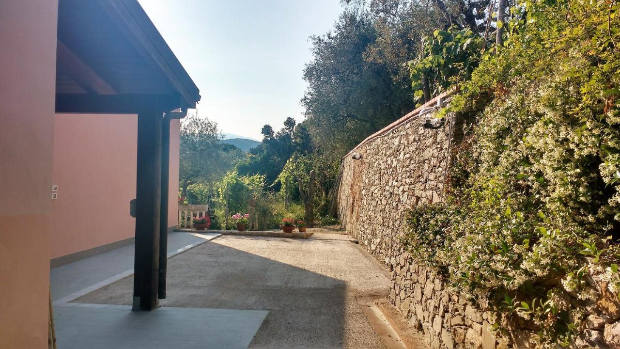 La Vie Est Belle Bed and Breakfast Finale Ligure Eksteriør billede
