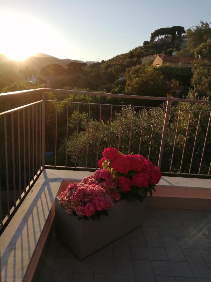 La Vie Est Belle Bed and Breakfast Finale Ligure Eksteriør billede