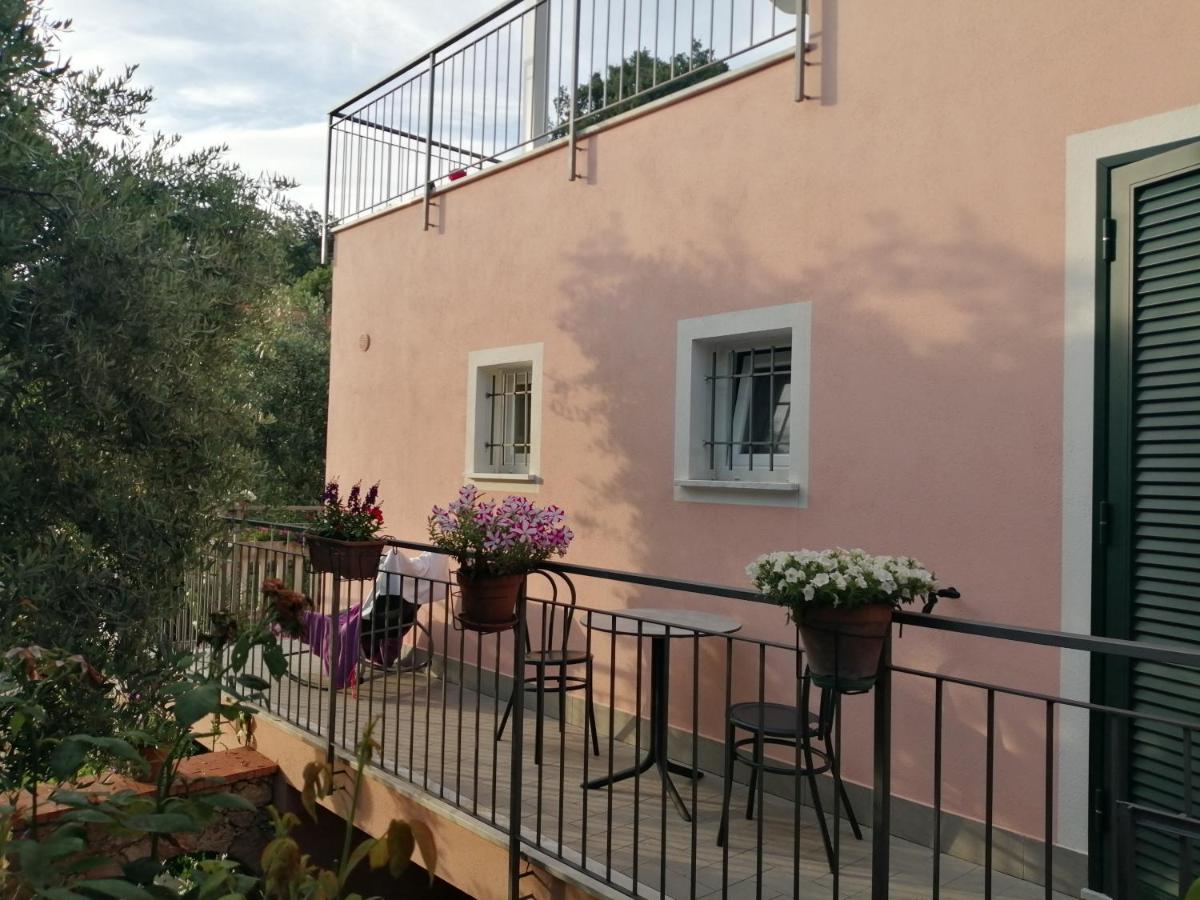 La Vie Est Belle Bed and Breakfast Finale Ligure Eksteriør billede