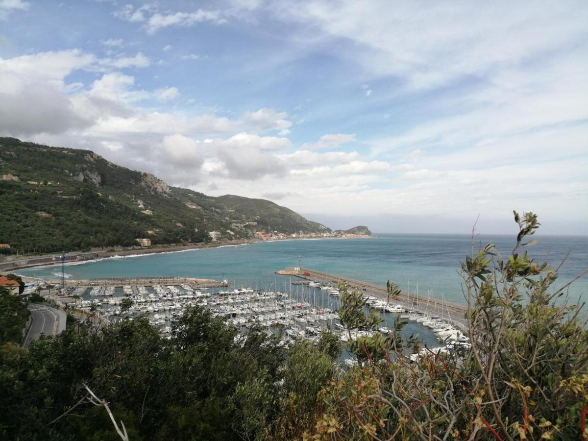 La Vie Est Belle Bed and Breakfast Finale Ligure Eksteriør billede